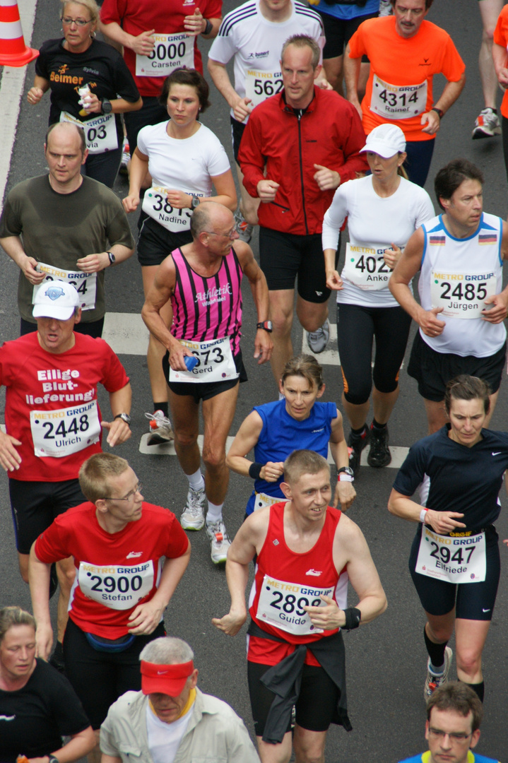 Läufergruppe beim Düsseldorf Marathon