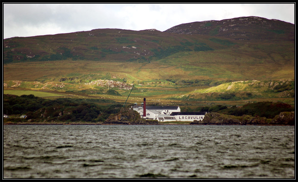 Lagavulin von See aus.