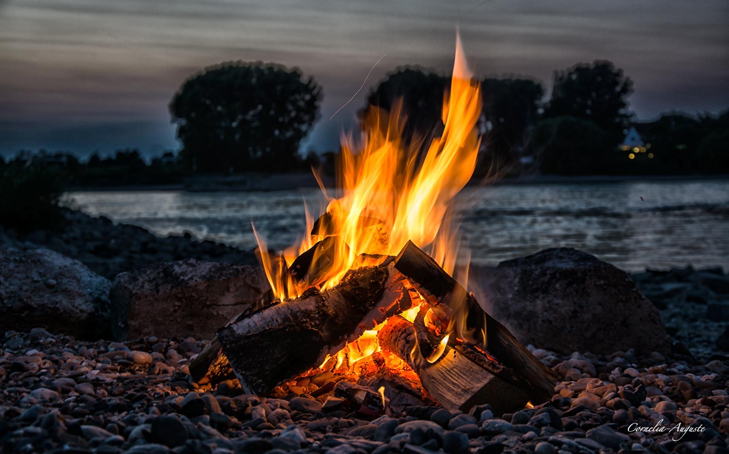 Lagerfeuer.. Foto &amp; Bild | düsseldorf!, abendstimmung, himmel Bilder ...