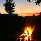 Lagerfeuer im Sonnenuntergang