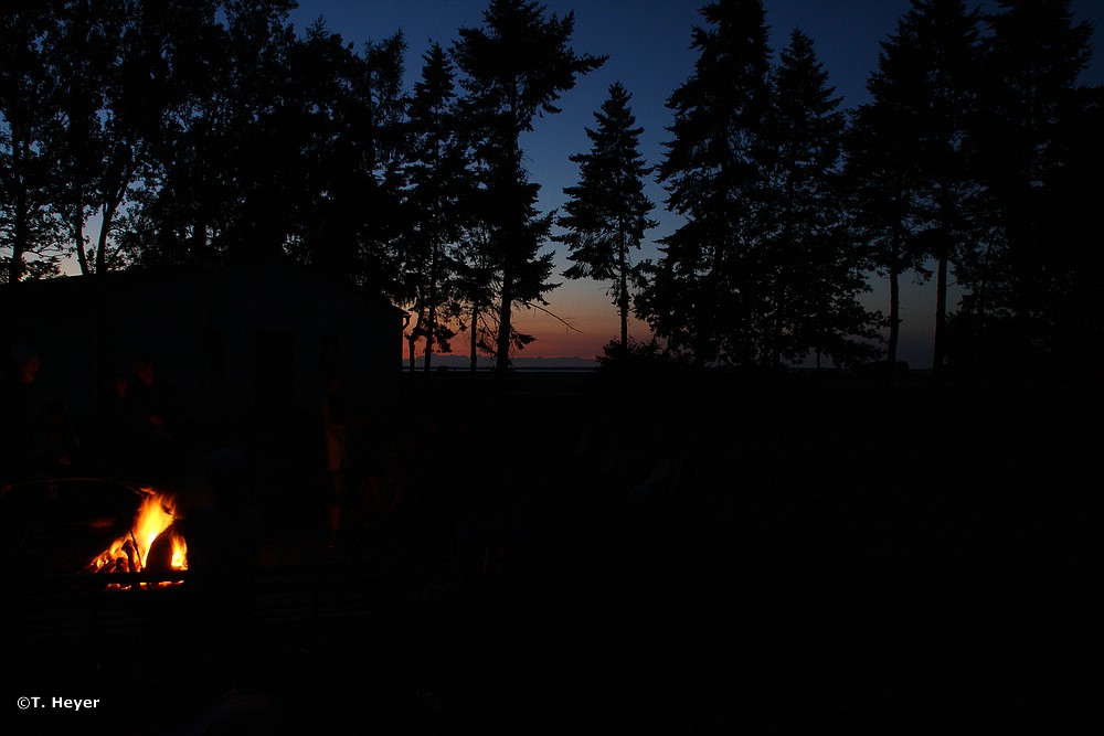 Lagerfeuer im Sonnenuntrergang