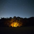 Lagerfeuer im Sternenhimmel