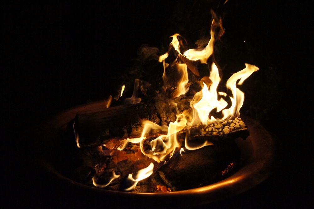 Lagerfeuer in einer Kupferschale Foto & Bild | projekte, kreativ