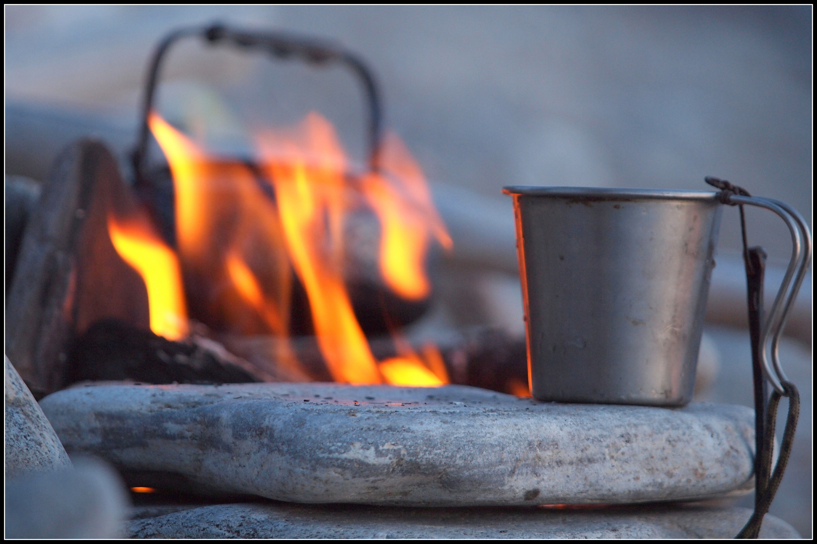 Lagerfeuerkaffee in der Nordmongolei