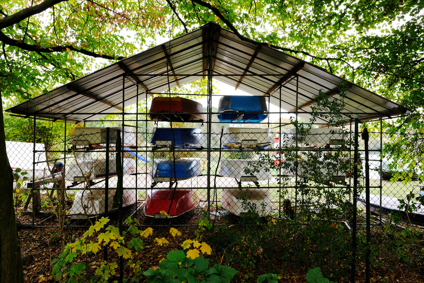 Lagerhaus der kleinen Boote