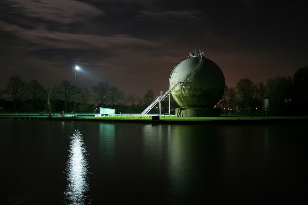 Lagertanks der Westfalen am Dortmund-Ems-Kanal - Rohfassung