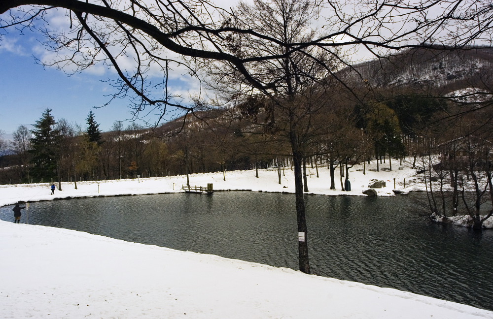 laghetto innevato