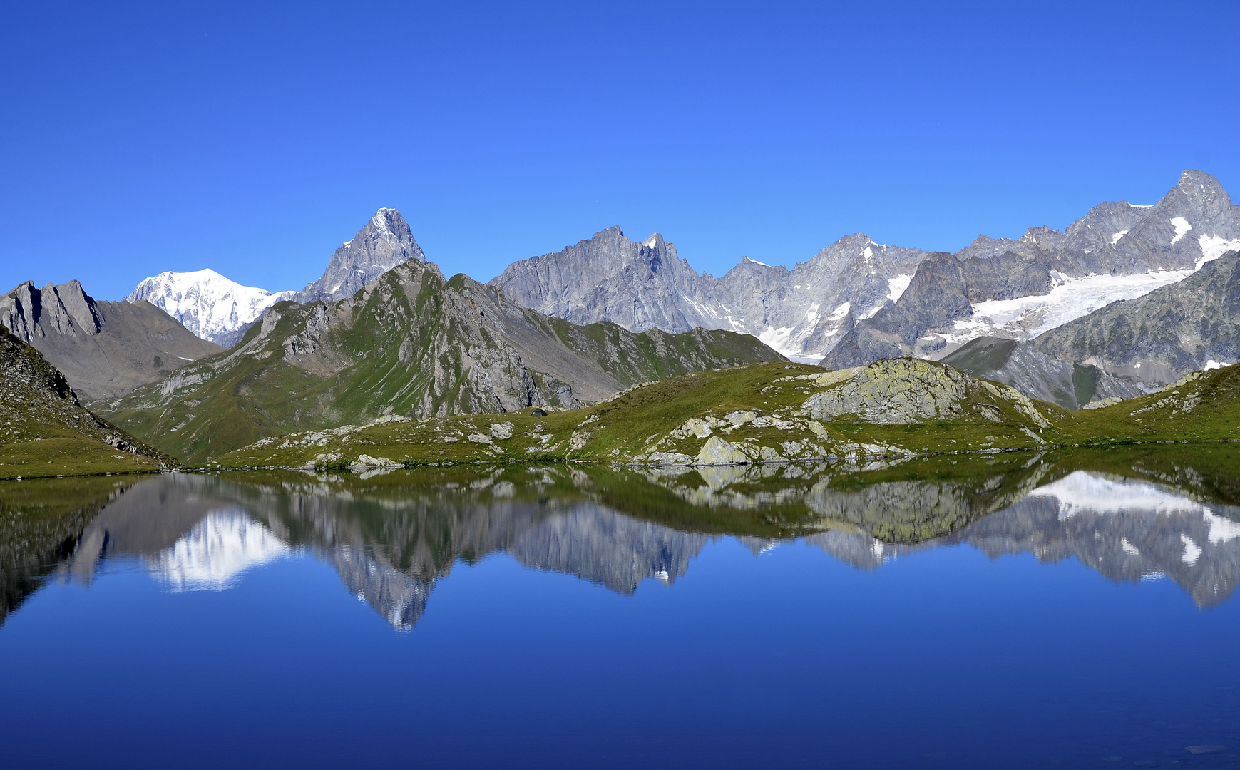 Laghi fenetre col ferret Gs.Bernardo versante Svizzero