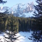 lago carezza ghiacciato