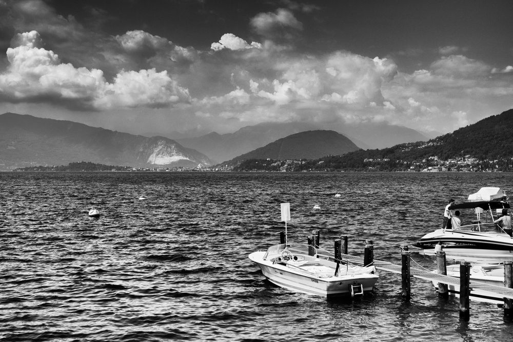 Lago, cielo e barche