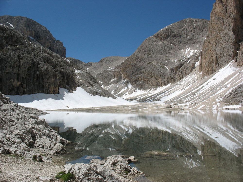 Lago d'Antermoia 2495m.