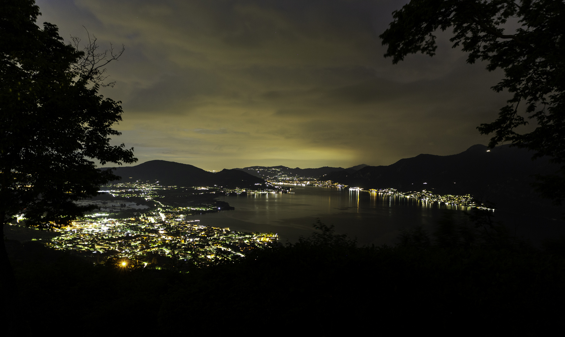 Lago de Iseo bei Nacht