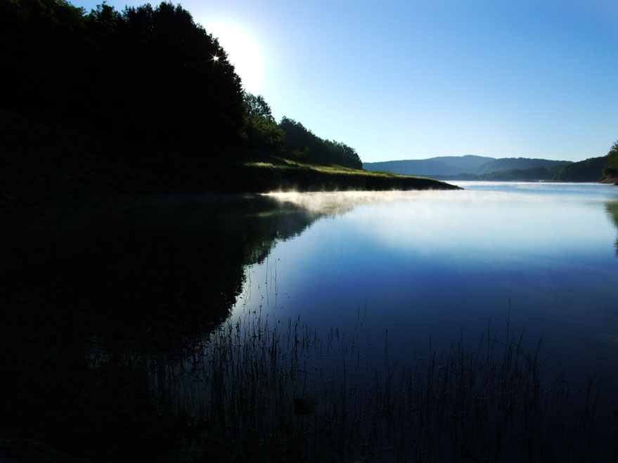 lago della montagna spaccata