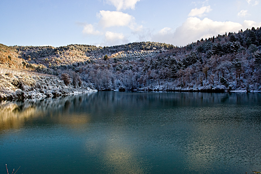 Lago delle Lastre invernale