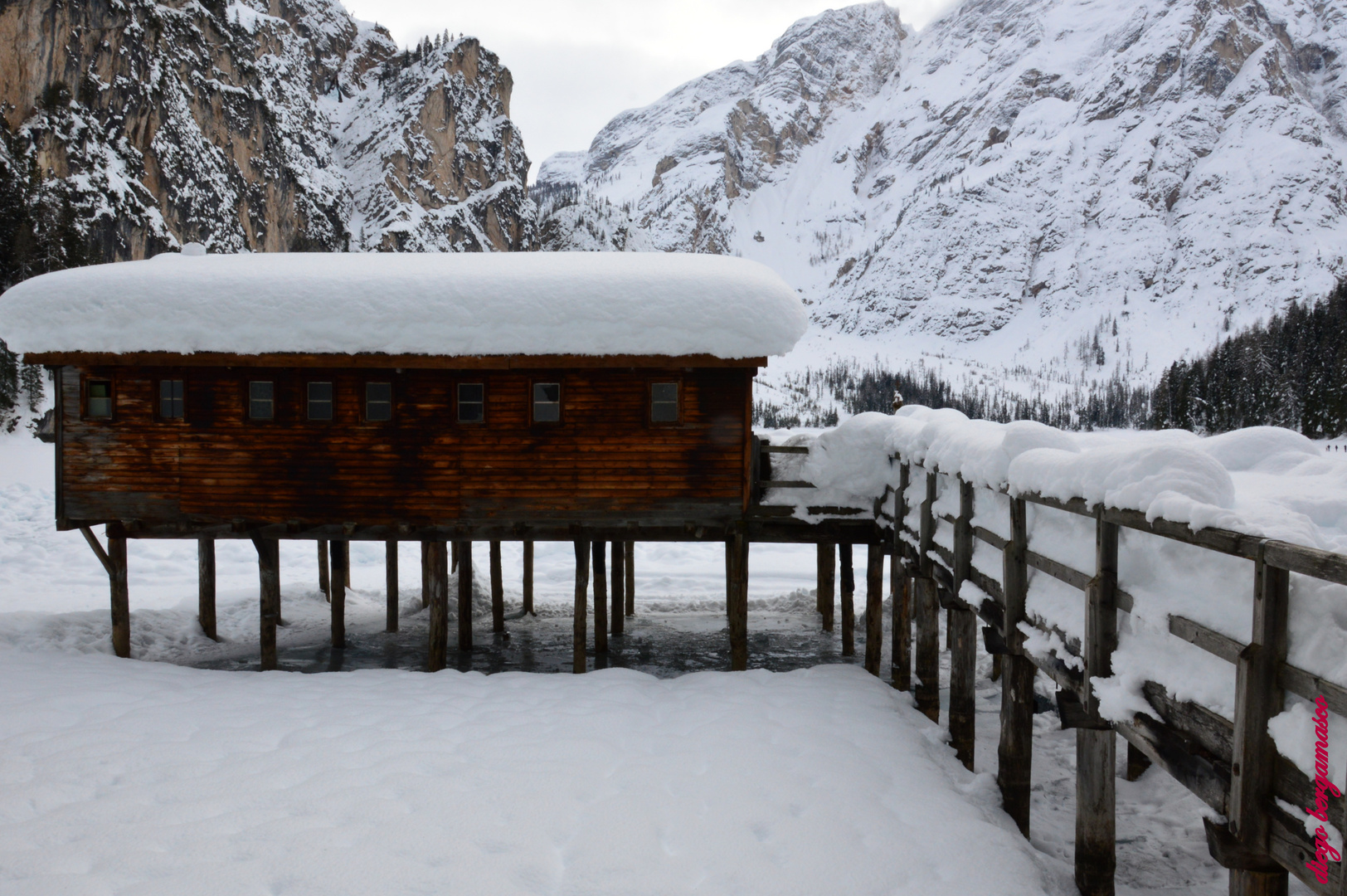 Lago di Braies in inverno