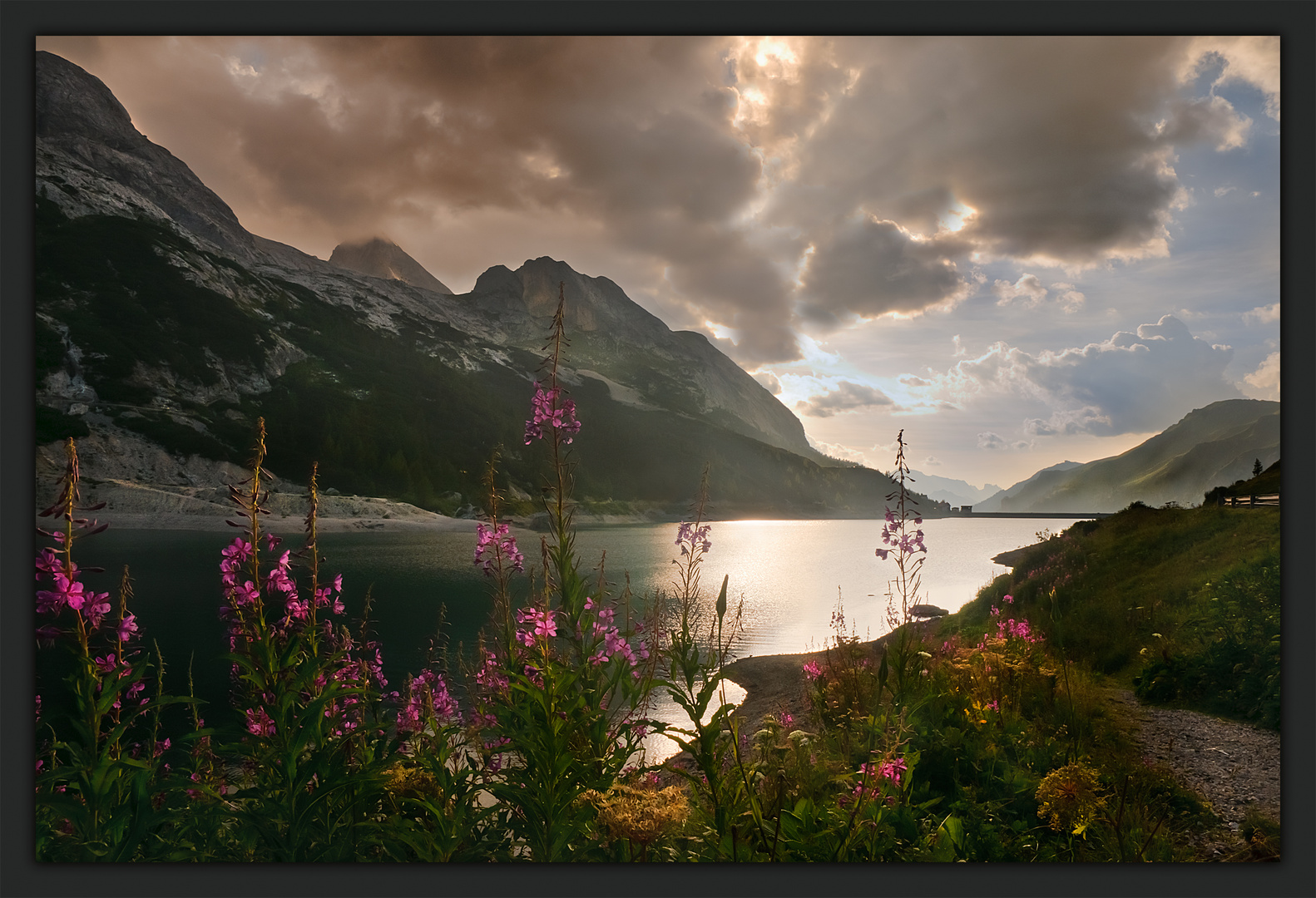 Lago di Fedaia