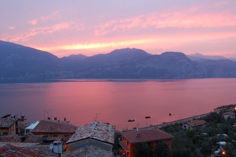 ... Lago di Garda con rosso