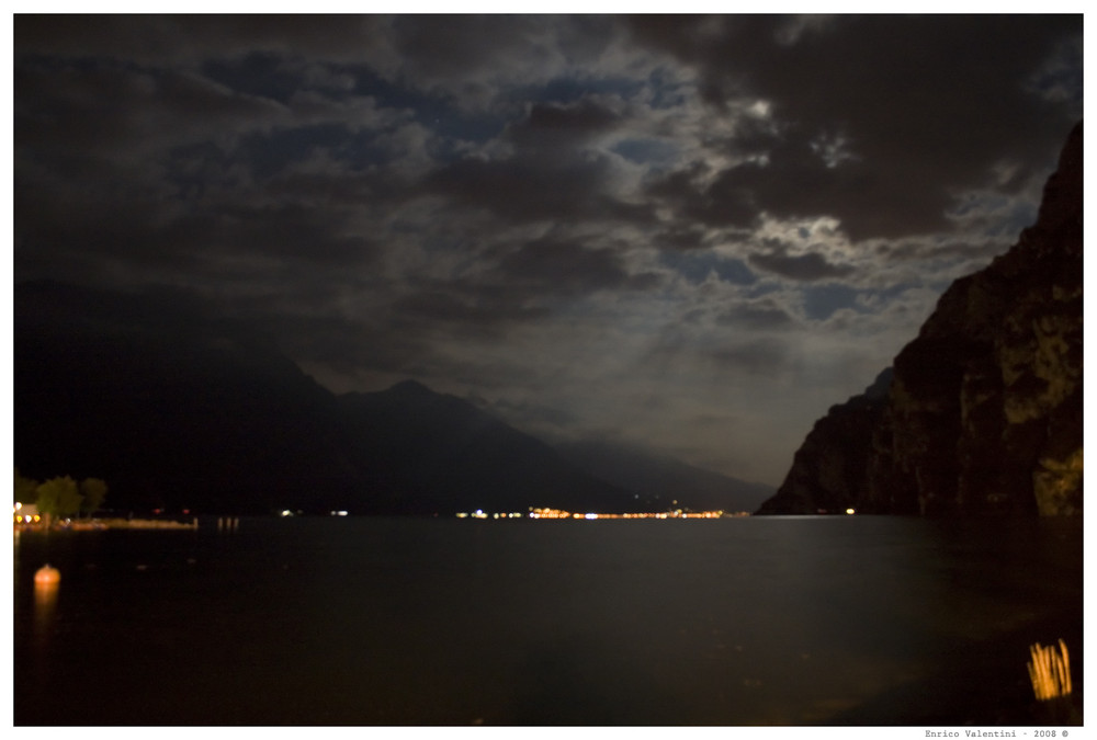 Lago di Garda di notte