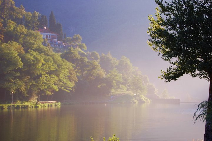 Lago di Londa in un caldo pomeriggio estivo. 22 agosto 2010