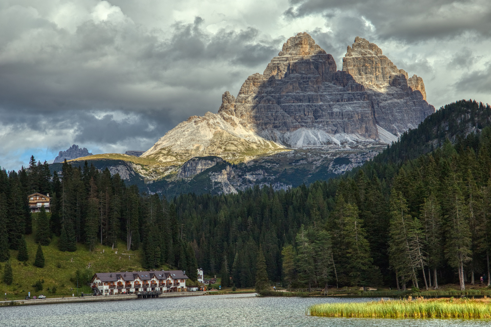 Lago di Misurina mit den  "Drei Zinnen"  (Tre Cime di Lavaredo).