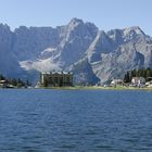 Lago di Misurina sullo sfondo il Sorapis