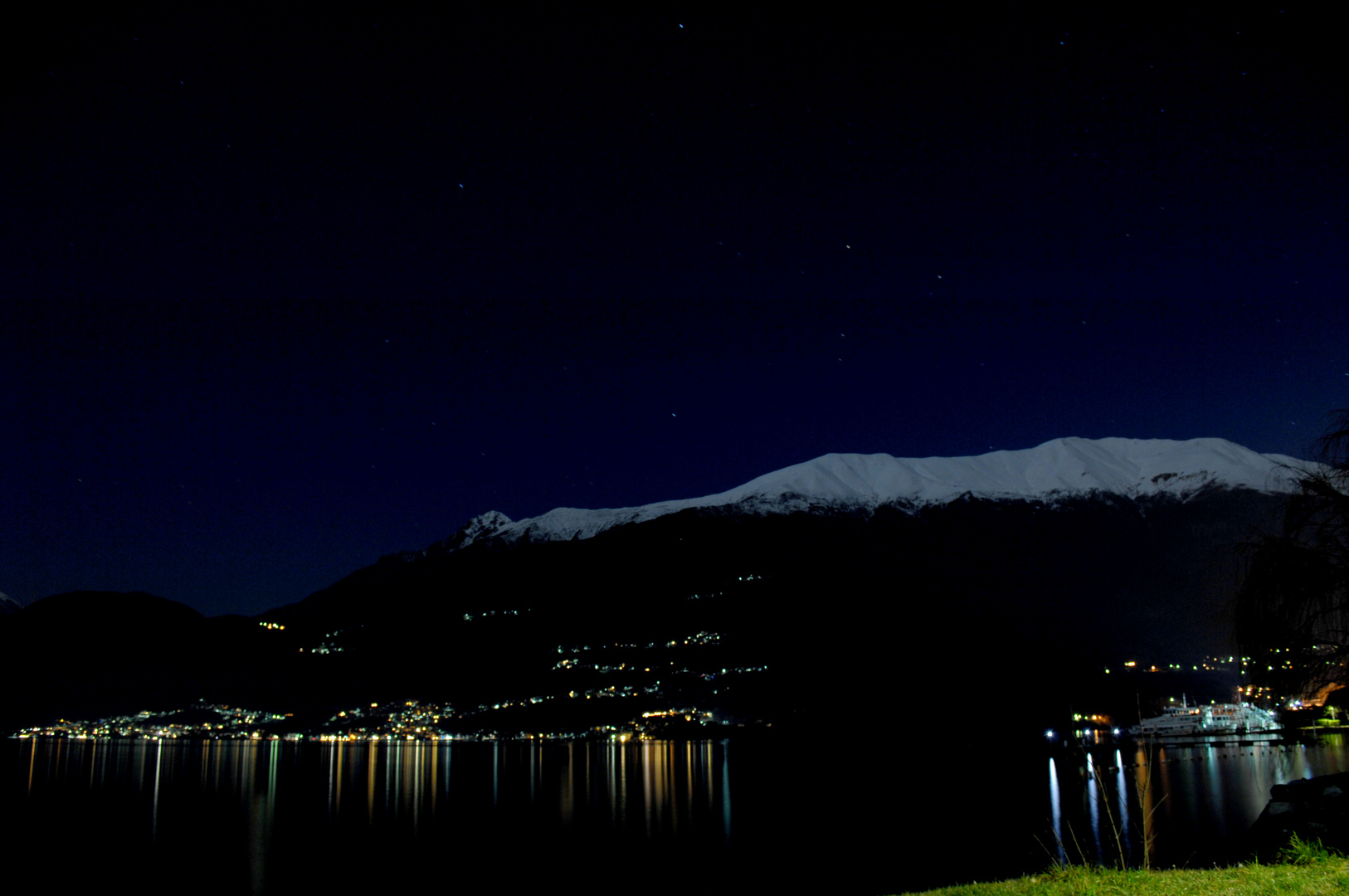 Lago di notte