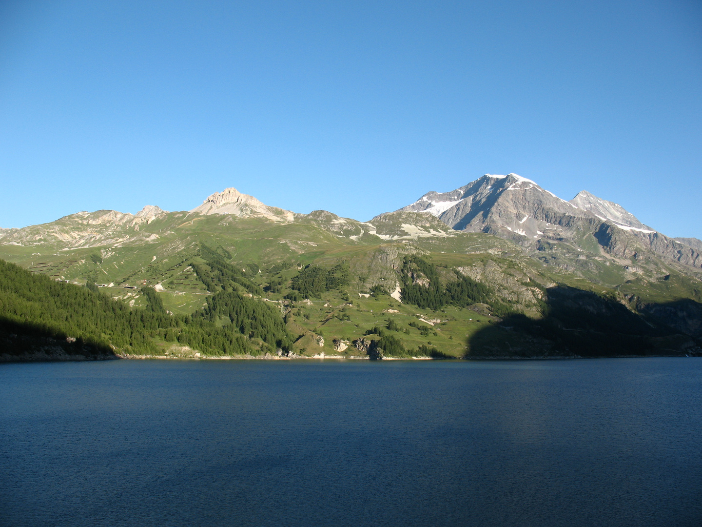 Lago di Tignes al mattino