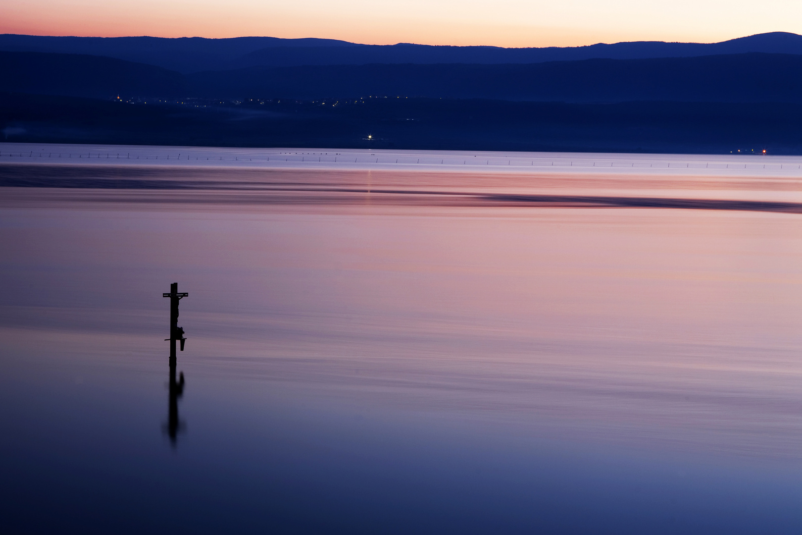 Lago di Varano. Crocefisso nel lago