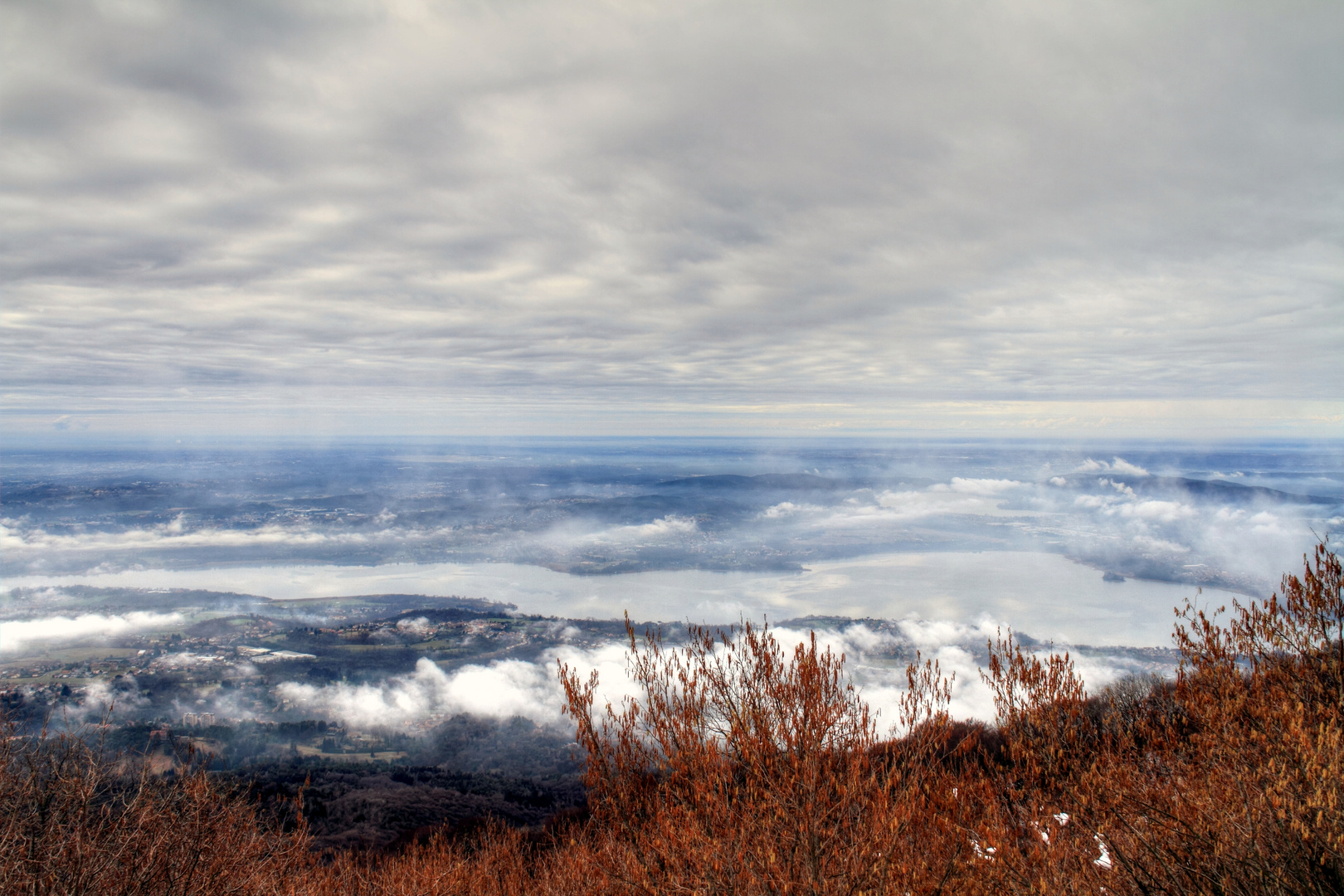 Lago di varese dopo la pioggia