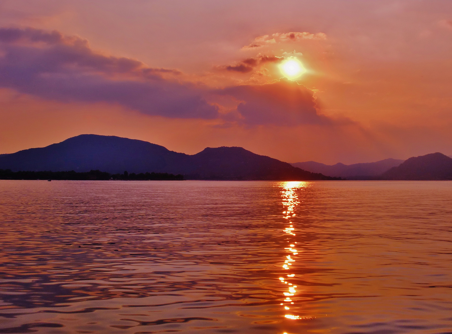 Lago d'Iseo al tramonto