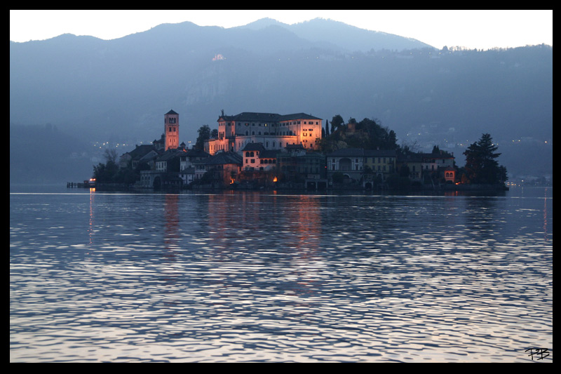 Lago d'Orta all'imbrunire