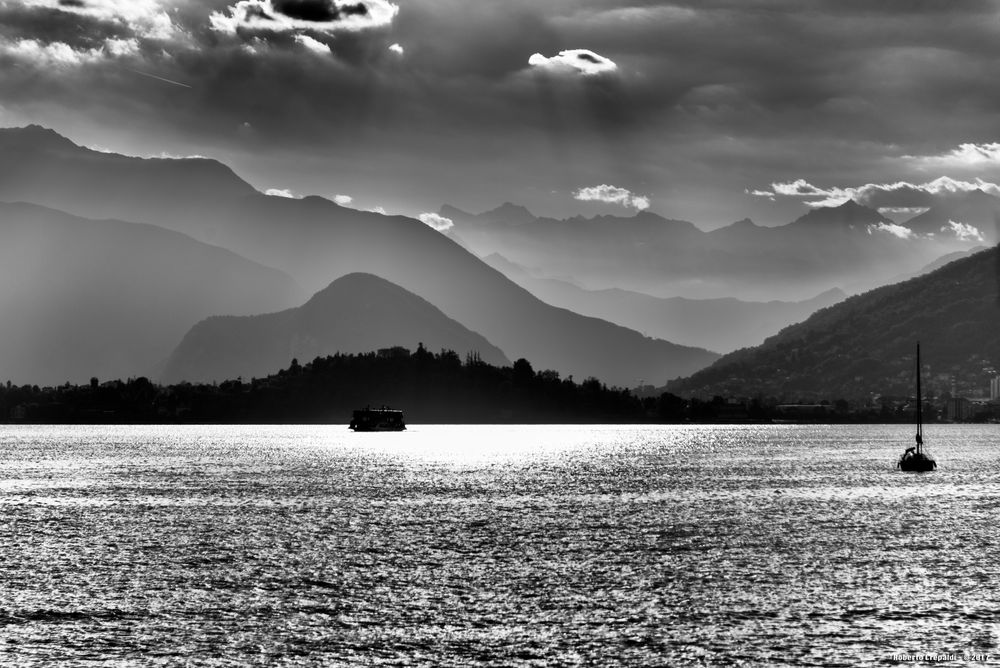 Lago e montagne