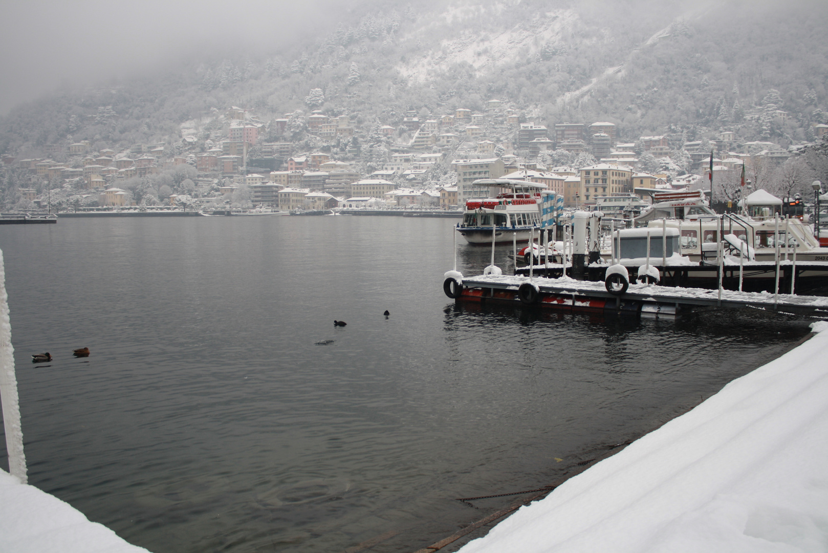 Lago e neve