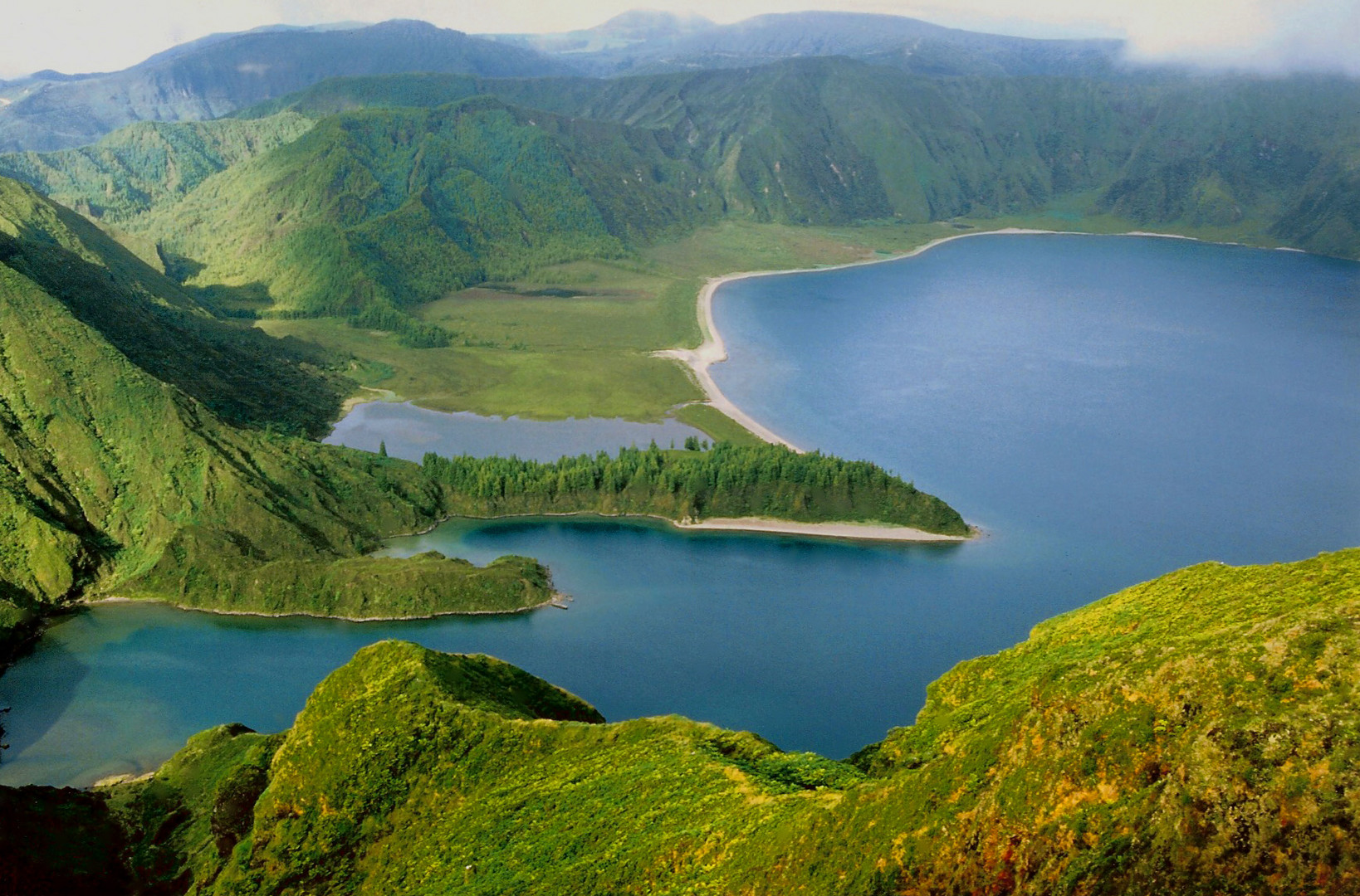 Lago en Crater