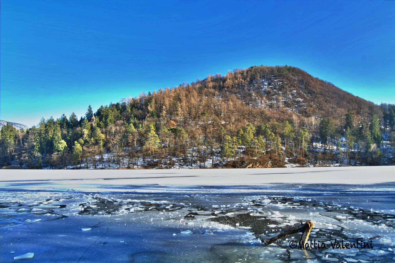 Lago ghiacciato