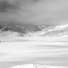 lago ghiacciato bw