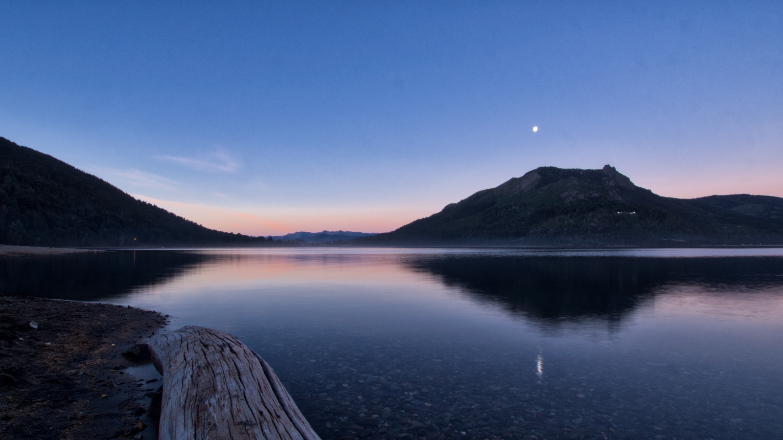 Lago Gutierrez im Mondlicht