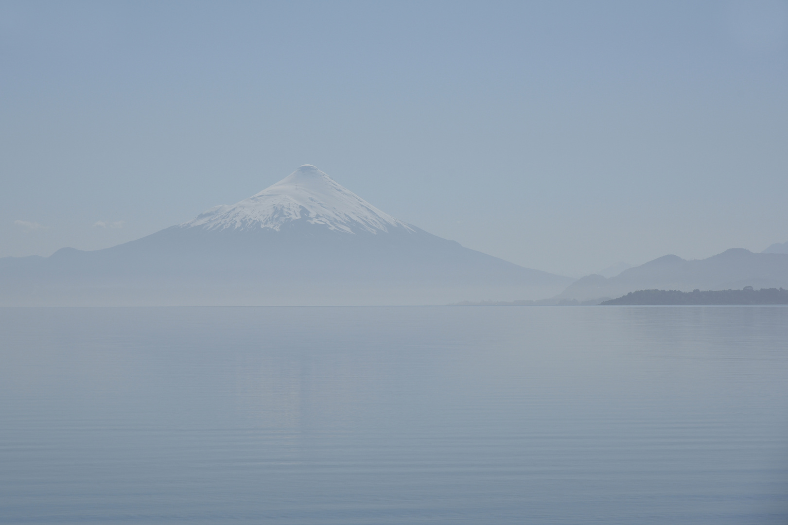 Lago Llanquihue and Mount Osorno 01