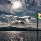 Lago Maggiore con la bandiera italiana