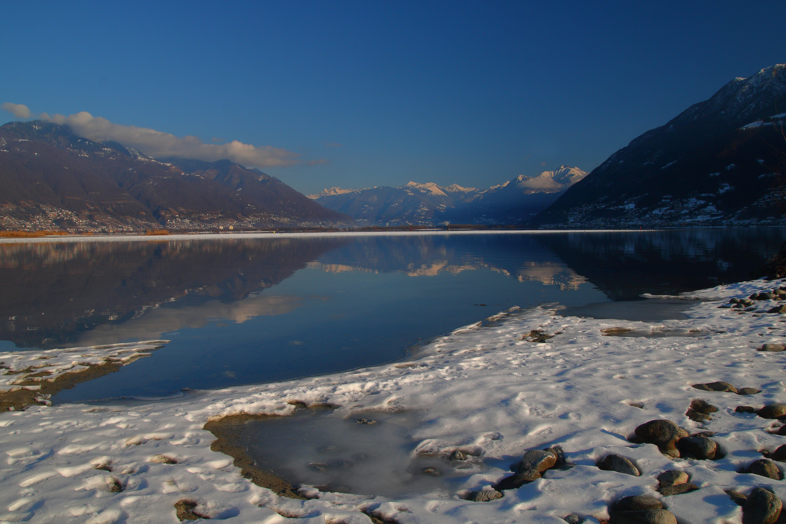 Lago Maggiore im Schnee