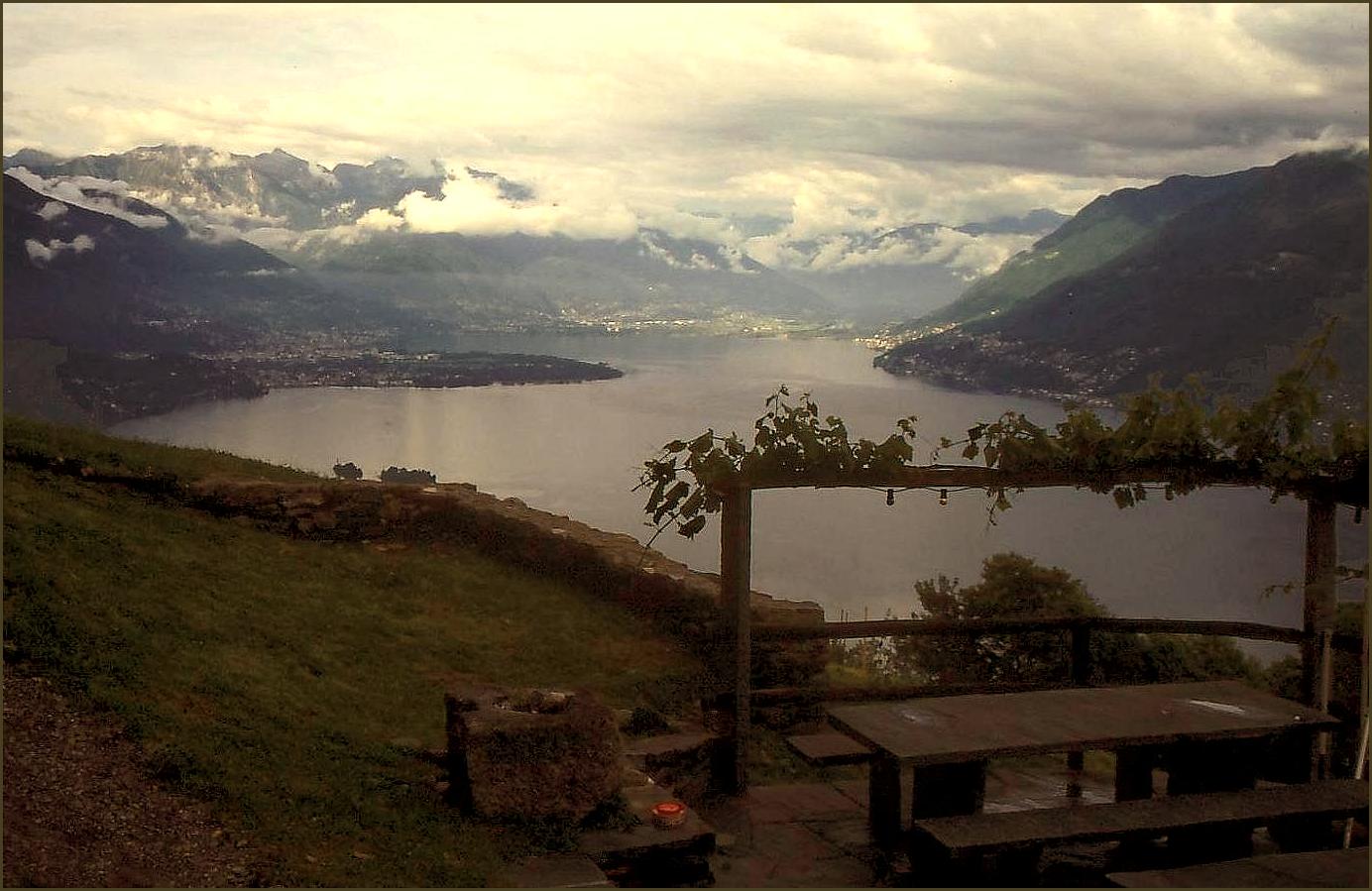 Lago Maggiore in der Dämmerung