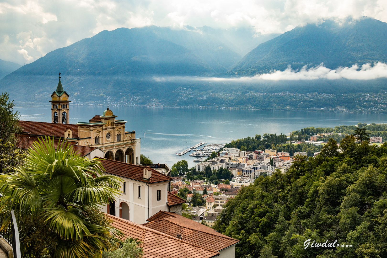 Lago Maggiore mit Kloster Madonna del Sasso