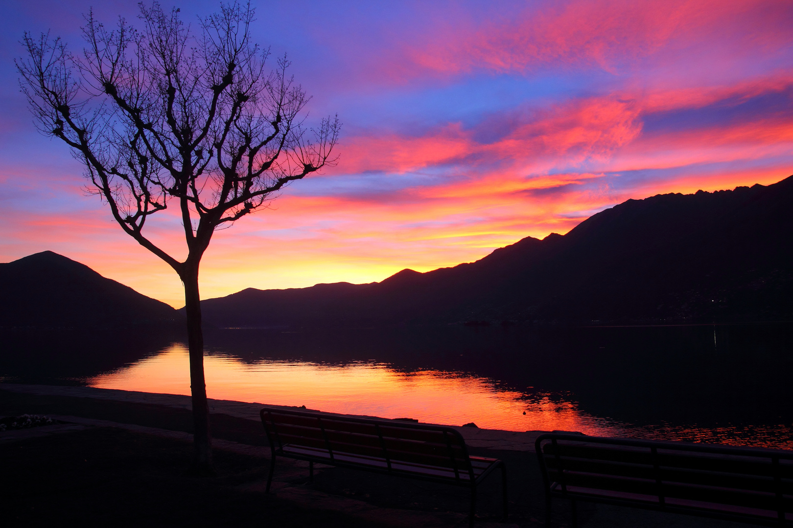 Lago Maggiore nach Sonnenuntergang