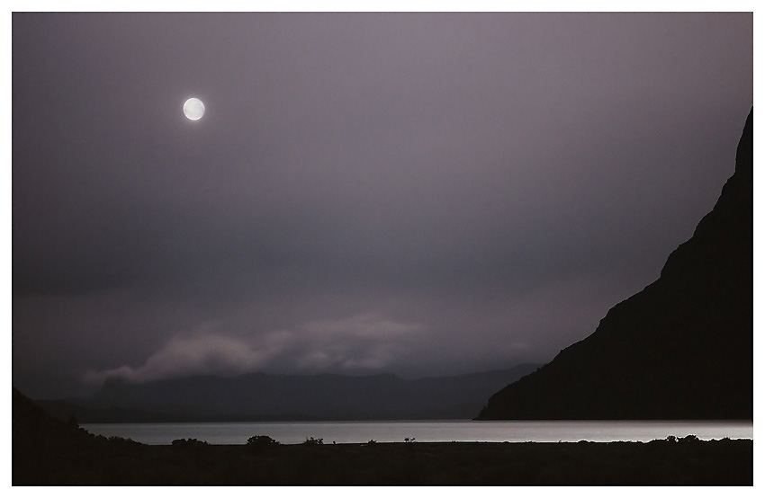 Lago San Martin at night