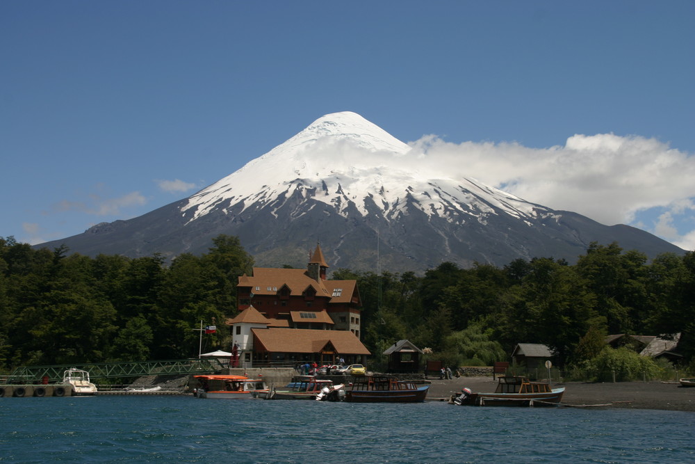 Lago Todos Los Santos mit Osorno Vulkan (Chile)