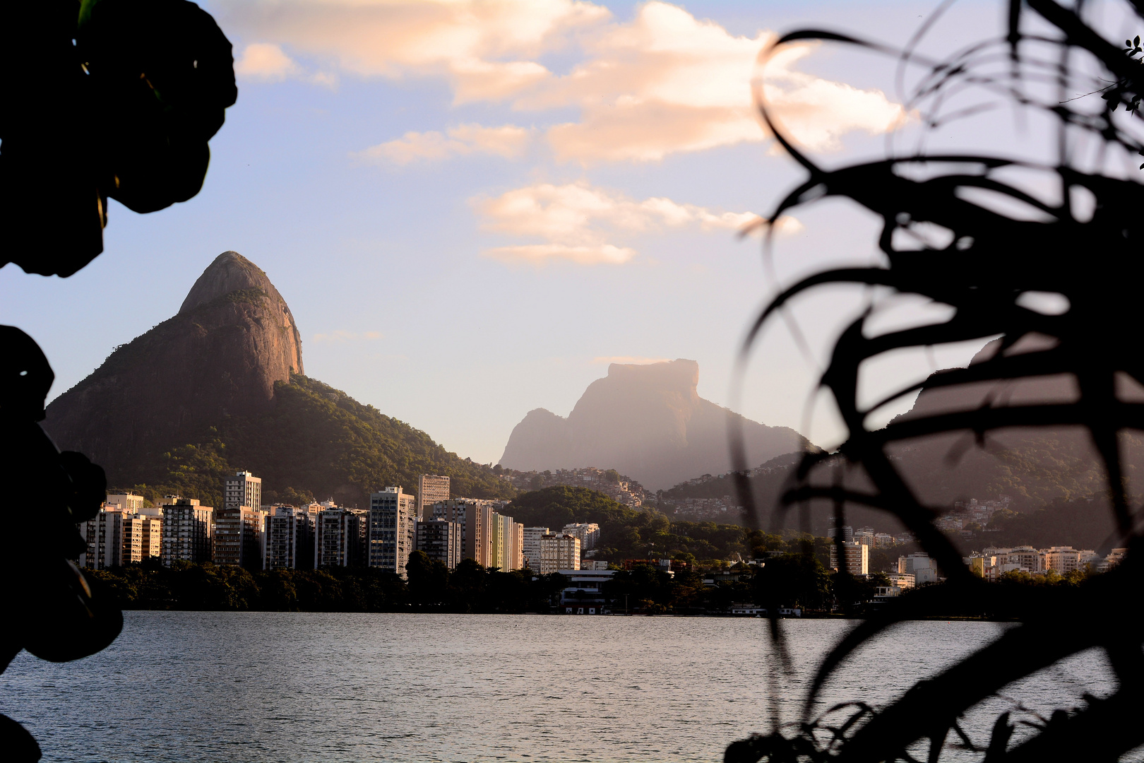 Lagoa-scenery-at-dying-sunlight