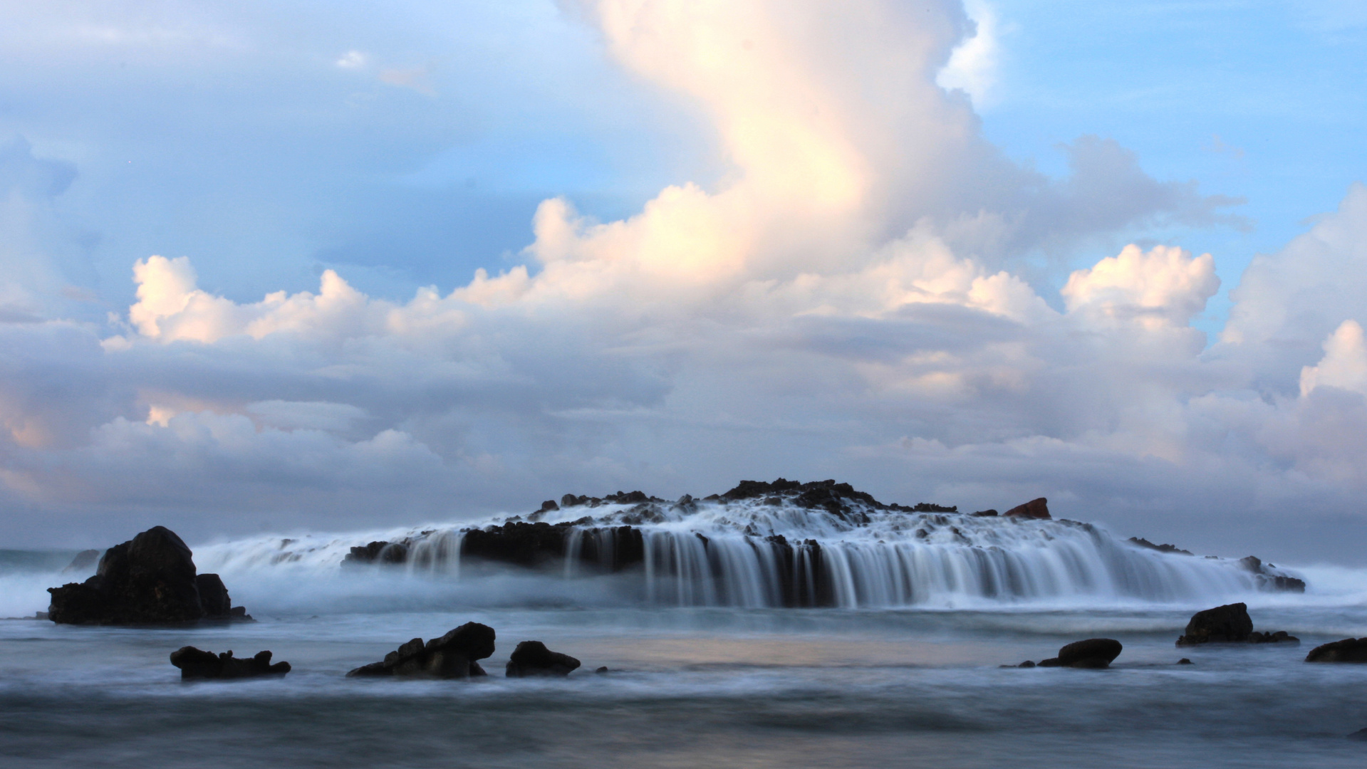 Lagoon Pari, Sawarna