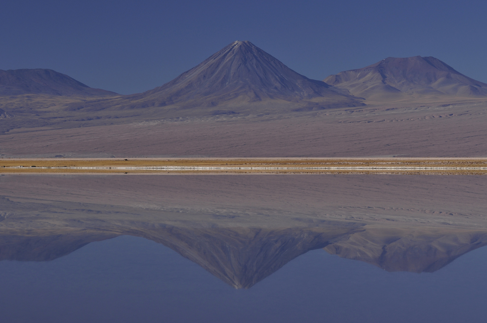 Laguna Tebinquiche und Cerro Licancabur