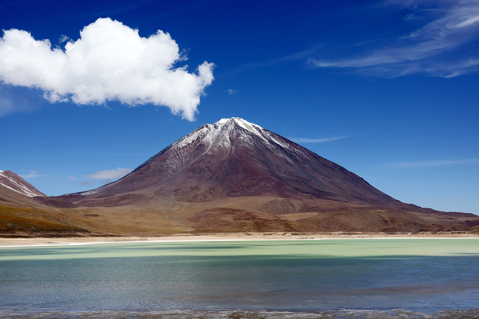 Laguna Verde 4329 m mit Vulkan Licancabur