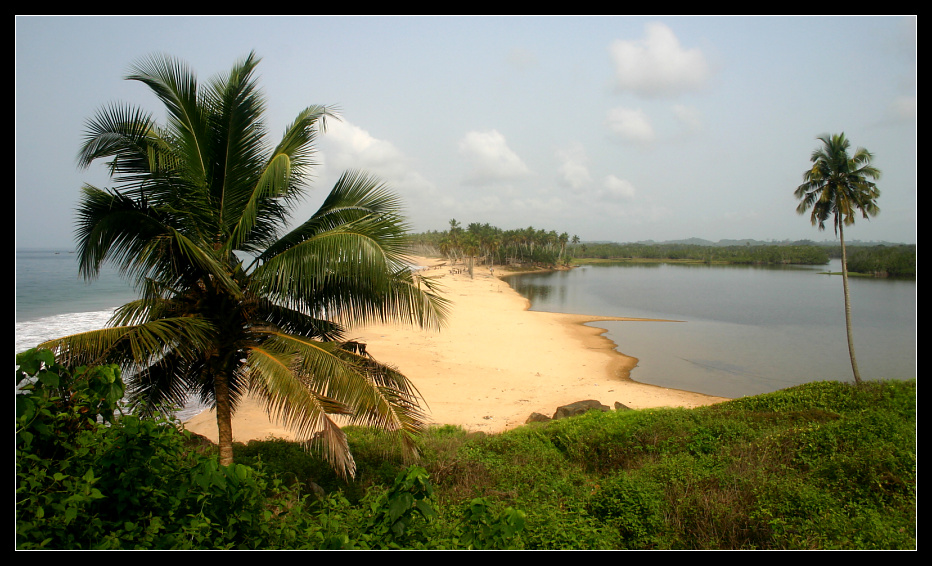 ... Lagune von Princess Town, Ghana ...